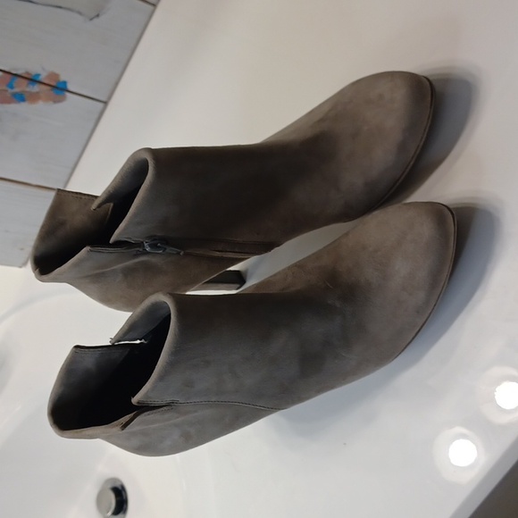 Paul Green NEW  Suave Gray Suede Boot Size UK 6/ US 8.5 - Picture 6 of 16